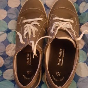 Ladies leather Josef Seibel sneakers